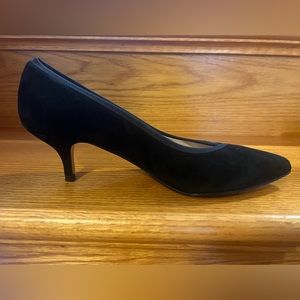 Andre Assous Suede Heels. Fits to 7.5 US. Vey good condition.